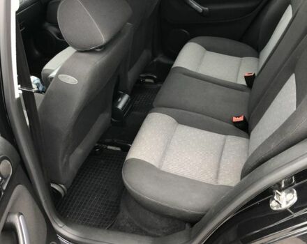 Черный Фольксваген Гольф, объемом двигателя 2 л и пробегом 202 тыс. км за 6000 $, фото 6 на Automoto.ua