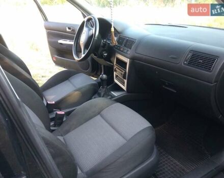 Черный Фольксваген Гольф, объемом двигателя 1.6 л и пробегом 210 тыс. км за 4300 $, фото 15 на Automoto.ua