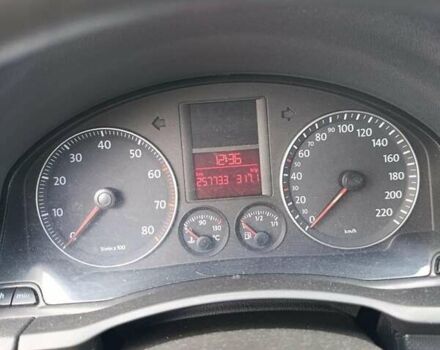 Черный Фольксваген Гольф, объемом двигателя 1.39 л и пробегом 257 тыс. км за 4500 $, фото 7 на Automoto.ua