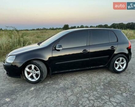 Черный Фольксваген Гольф, объемом двигателя 1.6 л и пробегом 205 тыс. км за 5400 $, фото 1 на Automoto.ua