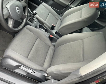 Черный Фольксваген Гольф, объемом двигателя 1.6 л и пробегом 237 тыс. км за 5150 $, фото 13 на Automoto.ua