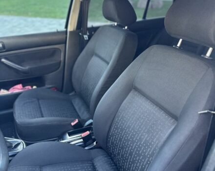 Черный Фольксваген Гольф, объемом двигателя 1.6 л и пробегом 324 тыс. км за 3900 $, фото 7 на Automoto.ua