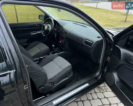 Черный Фольксваген Гольф, объемом двигателя 1.39 л и пробегом 262 тыс. км за 3800 $, фото 28 на Automoto.ua