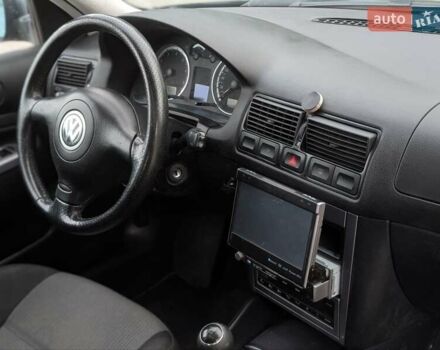 Черный Фольксваген Гольф, объемом двигателя 1.6 л и пробегом 221 тыс. км за 4600 $, фото 19 на Automoto.ua