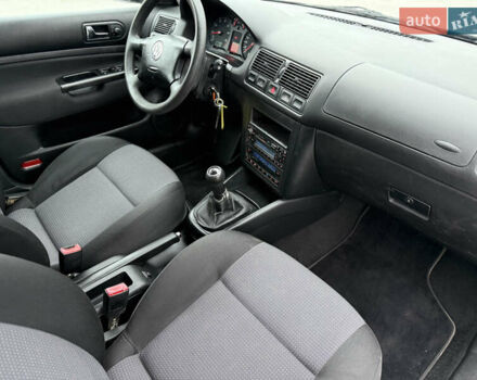 Черный Фольксваген Гольф, объемом двигателя 1.6 л и пробегом 266 тыс. км за 4650 $, фото 40 на Automoto.ua