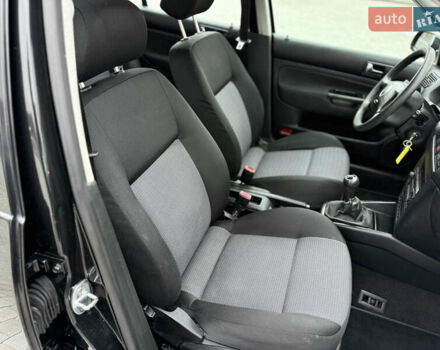 Черный Фольксваген Гольф, объемом двигателя 1.6 л и пробегом 266 тыс. км за 4650 $, фото 39 на Automoto.ua