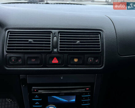 Черный Фольксваген Гольф, объемом двигателя 1.39 л и пробегом 262 тыс. км за 3800 $, фото 20 на Automoto.ua