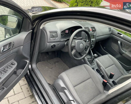 Черный Фольксваген Гольф, объемом двигателя 1.6 л и пробегом 237 тыс. км за 5100 $, фото 11 на Automoto.ua