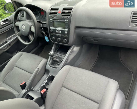 Черный Фольксваген Гольф, объемом двигателя 1.6 л и пробегом 237 тыс. км за 5150 $, фото 17 на Automoto.ua