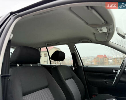 Черный Фольксваген Гольф, объемом двигателя 1.6 л и пробегом 266 тыс. км за 4650 $, фото 41 на Automoto.ua