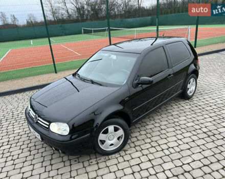 Черный Фольксваген Гольф, объемом двигателя 1.39 л и пробегом 262 тыс. км за 3800 $, фото 3 на Automoto.ua