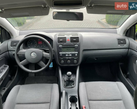 Черный Фольксваген Гольф, объемом двигателя 1.6 л и пробегом 237 тыс. км за 5150 $, фото 15 на Automoto.ua