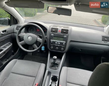 Черный Фольксваген Гольф, объемом двигателя 1.6 л и пробегом 237 тыс. км за 5150 $, фото 18 на Automoto.ua