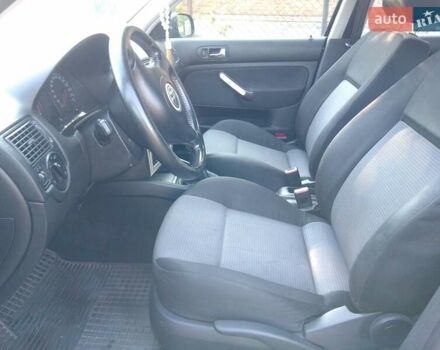 Черный Фольксваген Гольф, объемом двигателя 1.6 л и пробегом 210 тыс. км за 4300 $, фото 7 на Automoto.ua