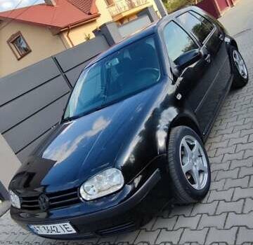 Черный Фольксваген Гольф, объемом двигателя 1.39 л и пробегом 212 тыс. км за 3800 $, фото 2 на Automoto.ua