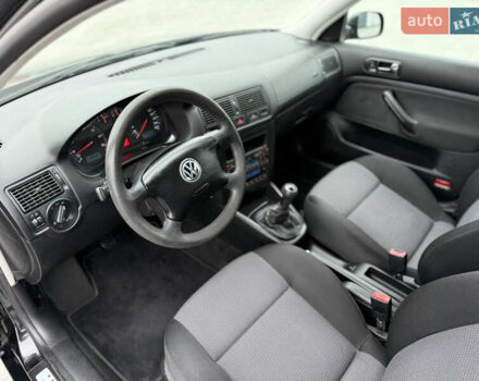 Черный Фольксваген Гольф, объемом двигателя 1.6 л и пробегом 266 тыс. км за 4650 $, фото 33 на Automoto.ua