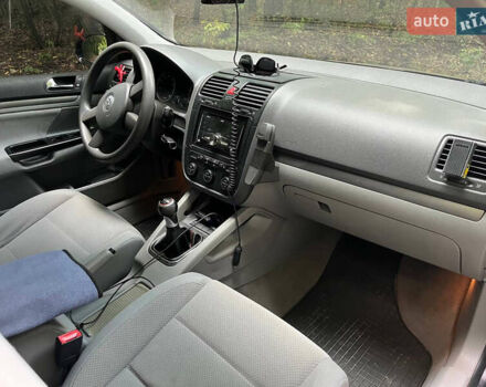 Черный Фольксваген Гольф, объемом двигателя 1.6 л и пробегом 205 тыс. км за 5400 $, фото 16 на Automoto.ua