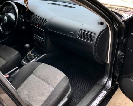 Черный Фольксваген Гольф, объемом двигателя 1.6 л и пробегом 268 тыс. км за 4700 $, фото 6 на Automoto.ua