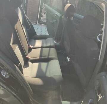 Черный Фольксваген Гольф, объемом двигателя 1.39 л и пробегом 212 тыс. км за 3800 $, фото 18 на Automoto.ua