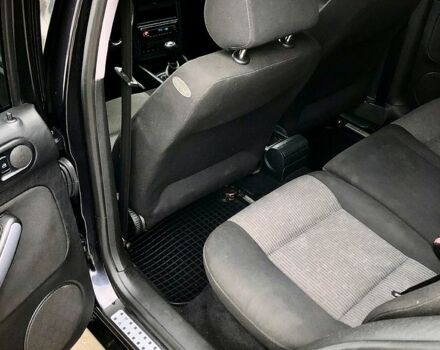 Черный Фольксваген Гольф, объемом двигателя 1.6 л и пробегом 268 тыс. км за 4700 $, фото 5 на Automoto.ua