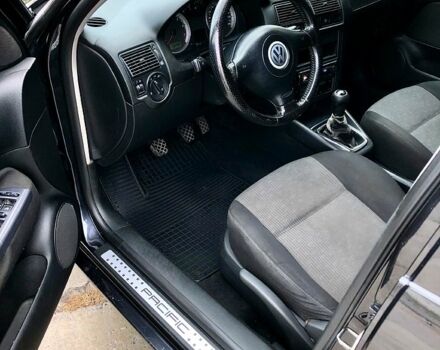 Черный Фольксваген Гольф, объемом двигателя 1.6 л и пробегом 268 тыс. км за 4700 $, фото 4 на Automoto.ua