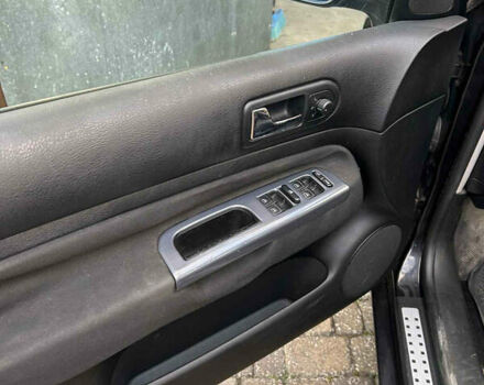 Черный Фольксваген Гольф, объемом двигателя 1.39 л и пробегом 258 тыс. км за 3700 $, фото 15 на Automoto.ua