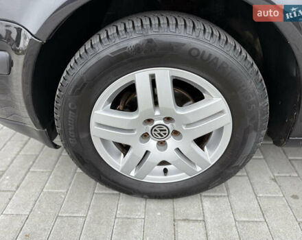 Черный Фольксваген Гольф, объемом двигателя 1.6 л и пробегом 266 тыс. км за 4650 $, фото 44 на Automoto.ua