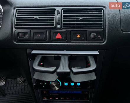 Черный Фольксваген Гольф, объемом двигателя 1.39 л и пробегом 262 тыс. км за 3800 $, фото 21 на Automoto.ua