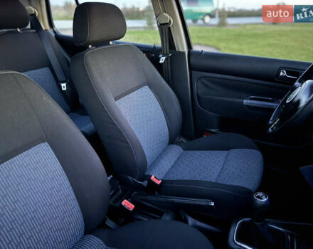 Черный Фольксваген Гольф, объемом двигателя 1.6 л и пробегом 180 тыс. км за 4650 $, фото 22 на Automoto.ua