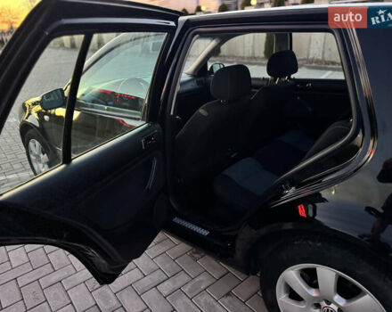 Черный Фольксваген Гольф, объемом двигателя 1.6 л и пробегом 180 тыс. км за 4650 $, фото 19 на Automoto.ua