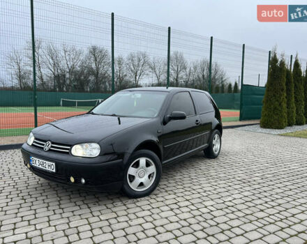 Черный Фольксваген Гольф, объемом двигателя 1.39 л и пробегом 262 тыс. км за 3800 $, фото 2 на Automoto.ua