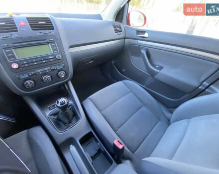 Черный Фольксваген Гольф, объемом двигателя 1.6 л и пробегом 231 тыс. км за 5150 $, фото 25 на Automoto.ua