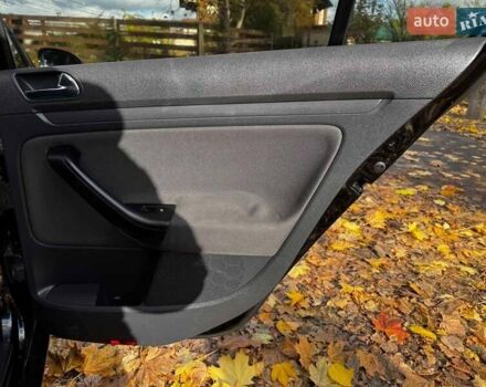 Черный Фольксваген Гольф, объемом двигателя 1.4 л и пробегом 214 тыс. км за 5490 $, фото 22 на Automoto.ua