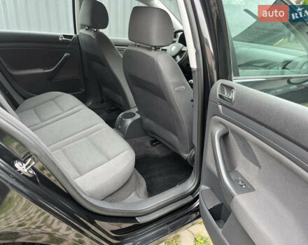 Черный Фольксваген Гольф, объемом двигателя 1.6 л и пробегом 211 тыс. км за 5400 $, фото 25 на Automoto.ua