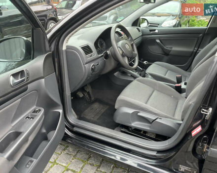 Черный Фольксваген Гольф, объемом двигателя 1.6 л и пробегом 211 тыс. км за 5400 $, фото 20 на Automoto.ua