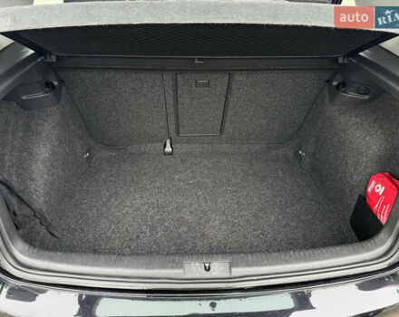 Черный Фольксваген Гольф, объемом двигателя 1.6 л и пробегом 200 тыс. км за 5600 $, фото 14 на Automoto.ua