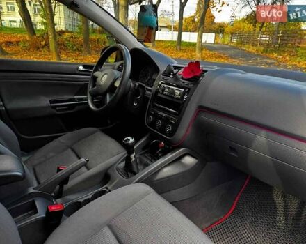 Черный Фольксваген Гольф, объемом двигателя 1.4 л и пробегом 214 тыс. км за 5490 $, фото 25 на Automoto.ua