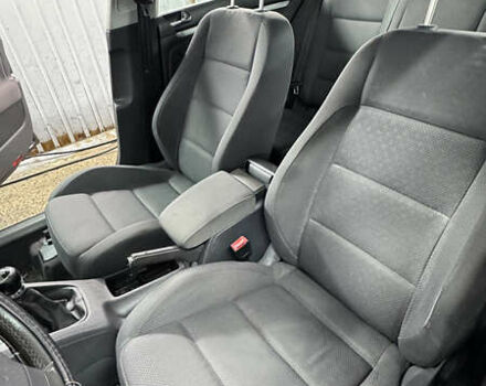 Черный Фольксваген Гольф, объемом двигателя 1.6 л и пробегом 193 тыс. км за 5150 $, фото 17 на Automoto.ua