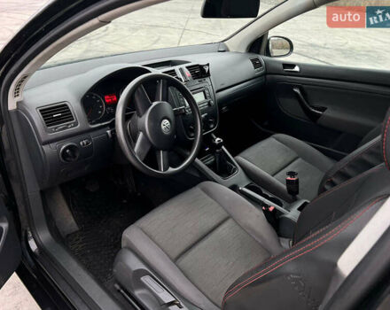 Черный Фольксваген Гольф, объемом двигателя 1.39 л и пробегом 205 тыс. км за 3400 $, фото 6 на Automoto.ua