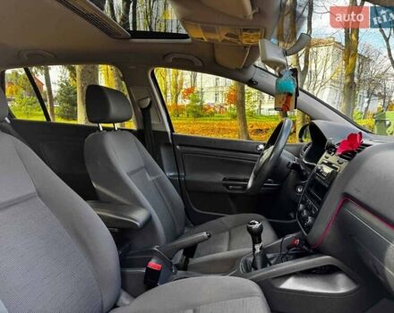 Черный Фольксваген Гольф, объемом двигателя 1.4 л и пробегом 214 тыс. км за 5490 $, фото 27 на Automoto.ua