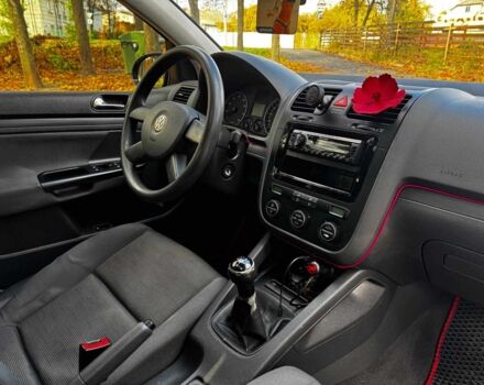 Черный Фольксваген Гольф, объемом двигателя 1.4 л и пробегом 214 тыс. км за 5490 $, фото 26 на Automoto.ua