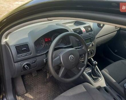 Черный Фольксваген Гольф, объемом двигателя 1.39 л и пробегом 230 тыс. км за 5005 $, фото 9 на Automoto.ua