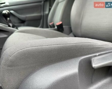 Черный Фольксваген Гольф, объемом двигателя 1.97 л и пробегом 418 тыс. км за 4650 $, фото 26 на Automoto.ua