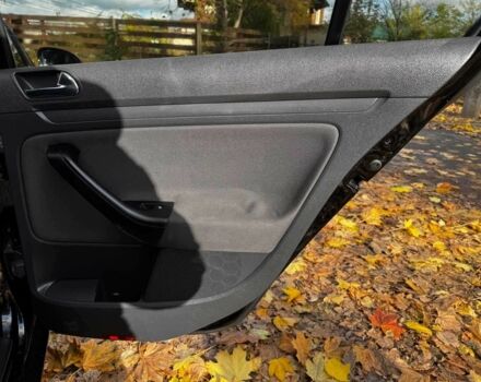 Черный Фольксваген Гольф, объемом двигателя 1.4 л и пробегом 214 тыс. км за 5490 $, фото 22 на Automoto.ua