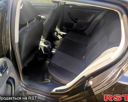 Черный Фольксваген Гольф, объемом двигателя 1.6 л и пробегом 239 тыс. км за 3800 $, фото 8 на Automoto.ua