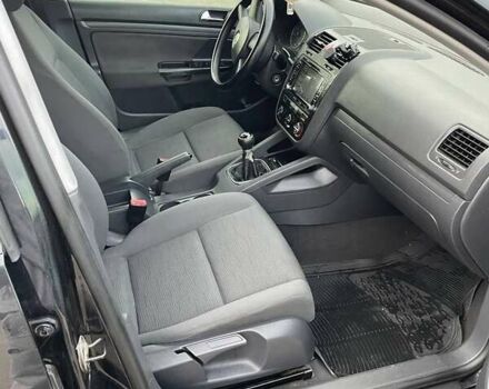 Черный Фольксваген Гольф, объемом двигателя 1.6 л и пробегом 266 тыс. км за 4555 $, фото 14 на Automoto.ua