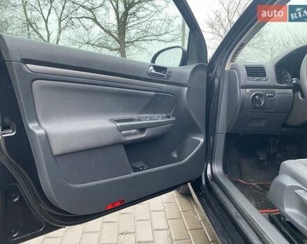 Черный Фольксваген Гольф, объемом двигателя 1.6 л и пробегом 220 тыс. км за 5099 $, фото 29 на Automoto.ua