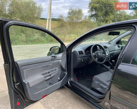 Черный Фольксваген Гольф, объемом двигателя 1.4 л и пробегом 175 тыс. км за 4900 $, фото 18 на Automoto.ua