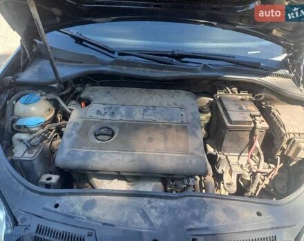 Черный Фольксваген Гольф, объемом двигателя 1.39 л и пробегом 230 тыс. км за 5000 $, фото 6 на Automoto.ua