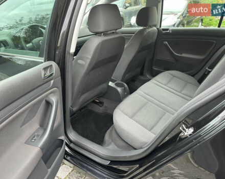 Черный Фольксваген Гольф, объемом двигателя 1.6 л и пробегом 211 тыс. км за 5400 $, фото 23 на Automoto.ua